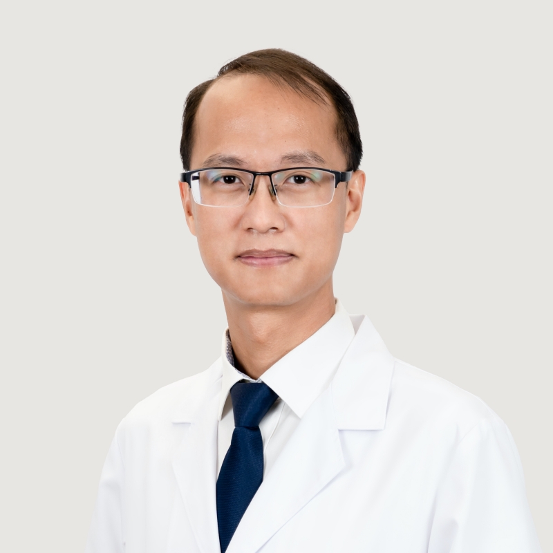 นพ. พีรพงศ์ เหลืองอาภาพงศ์